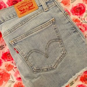 Levi Wedgie Fit Shorts